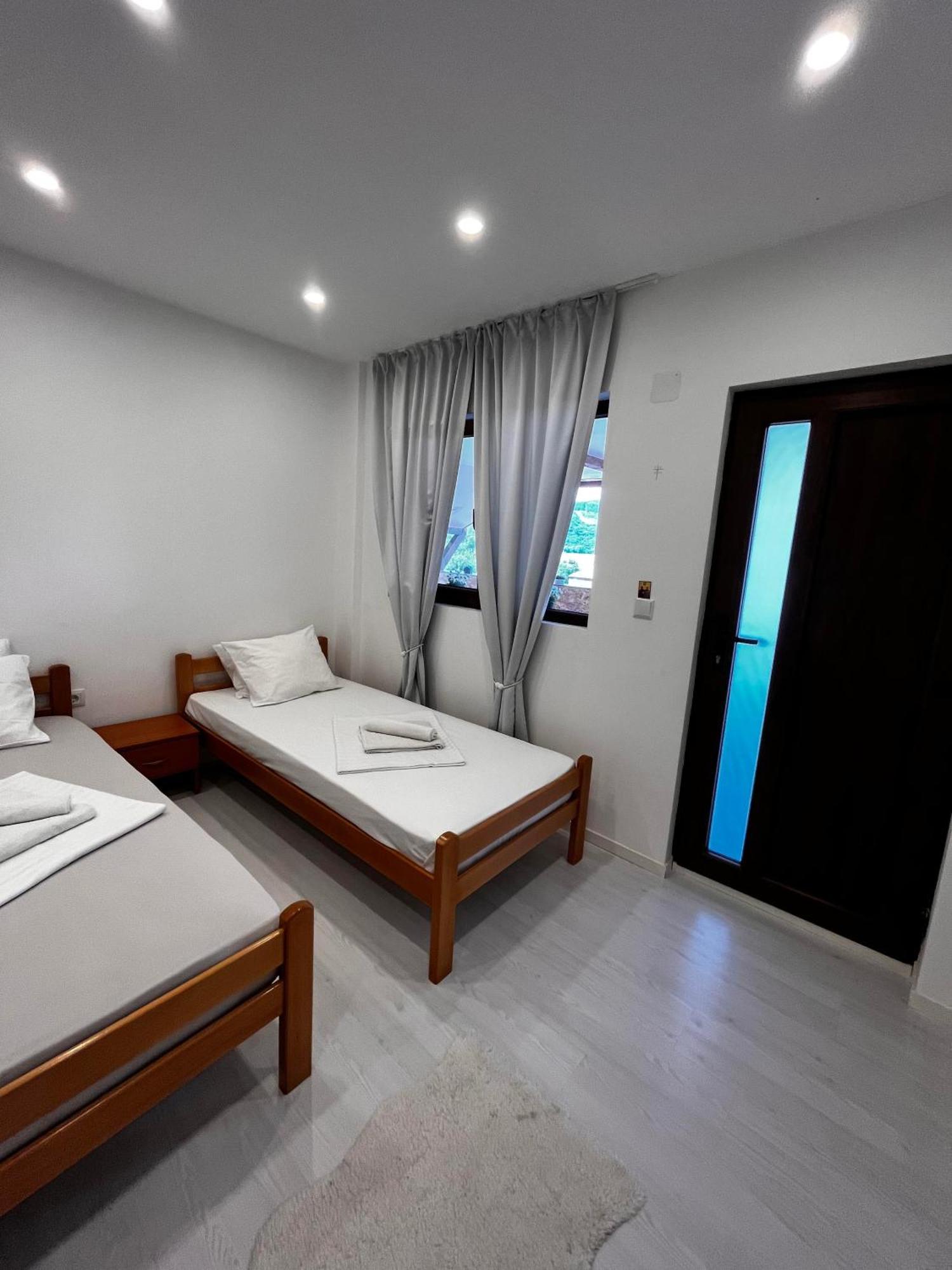 Vila Legrand Bazias 外观 照片