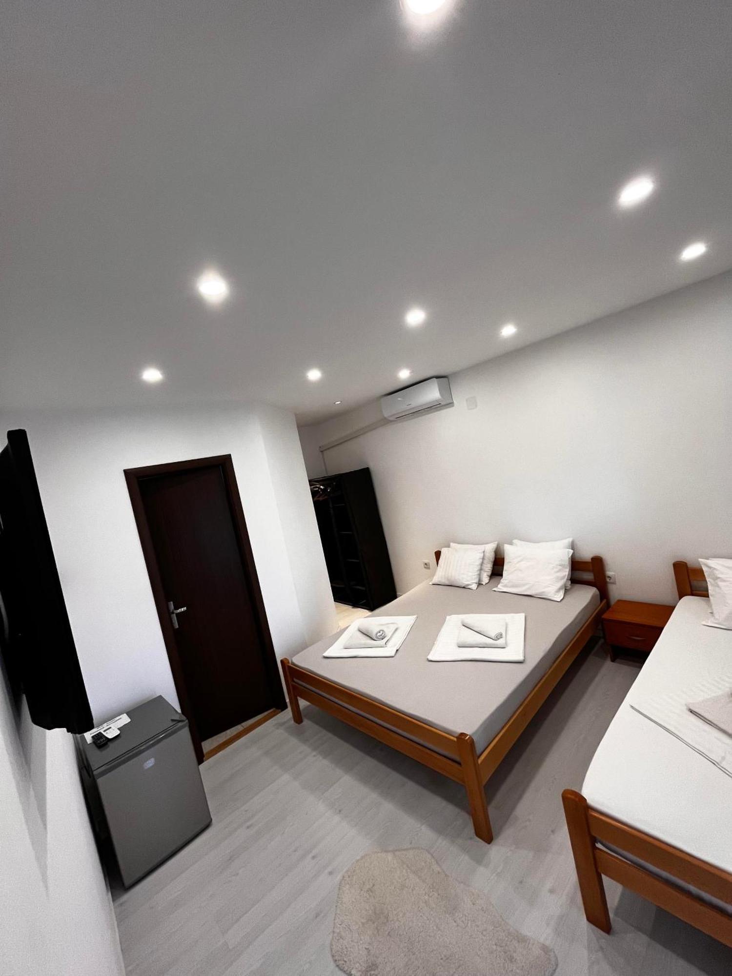 Vila Legrand Bazias 外观 照片