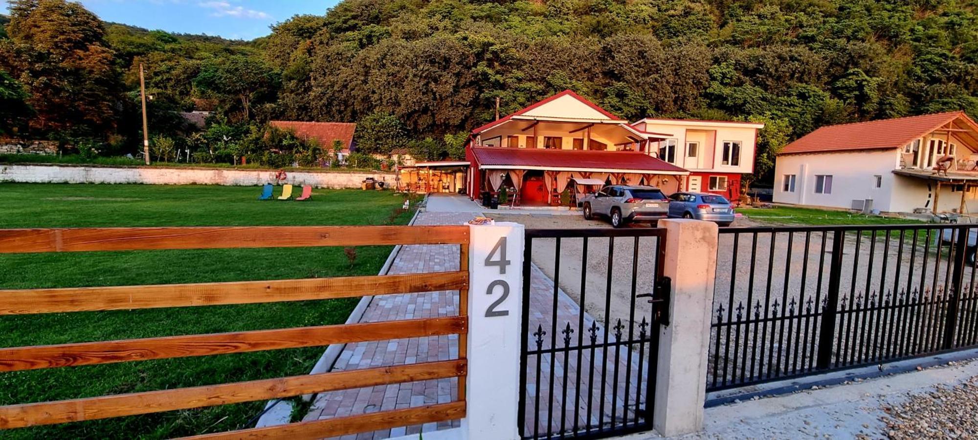 Vila Legrand Bazias 外观 照片